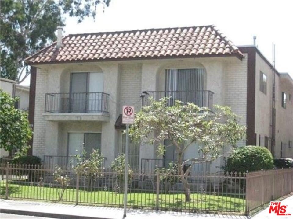 10836 CAMARILLO St – photo 2