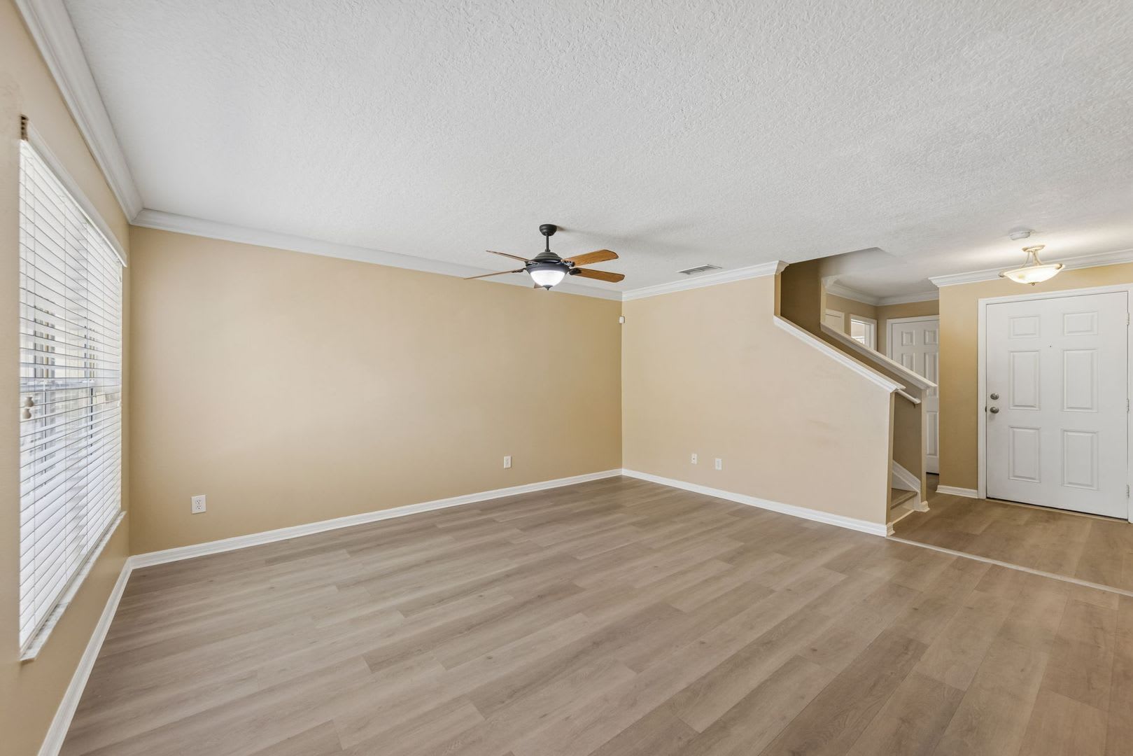 Charming 3 2 5 Townhome Steps From Downtown Avalon – photo 3