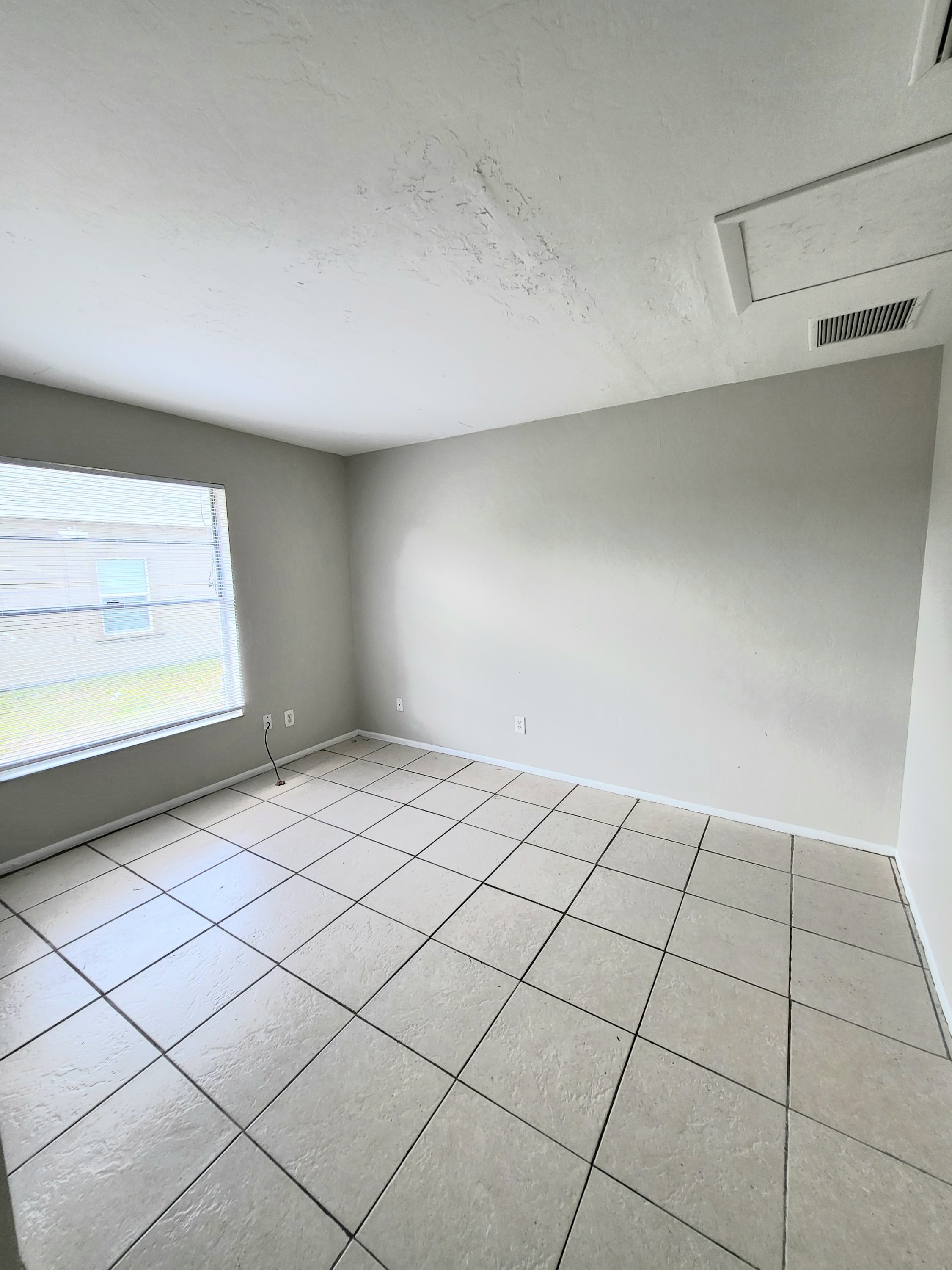406 Northeast 24Th Place – photo 4