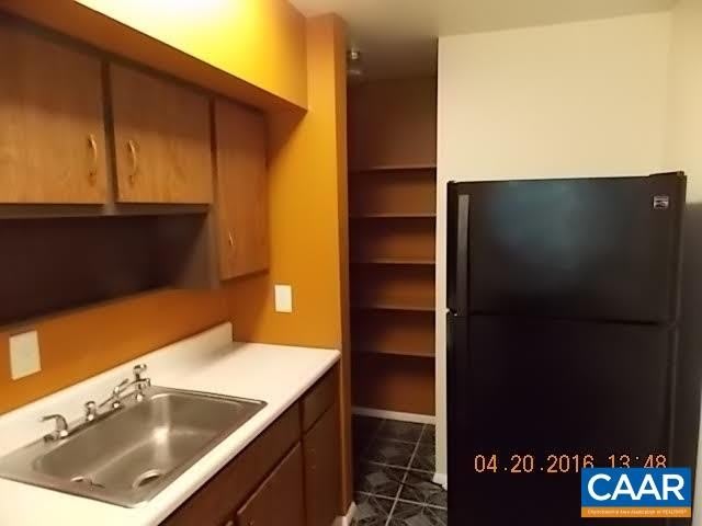2405 BARRACKS CT – photo 3