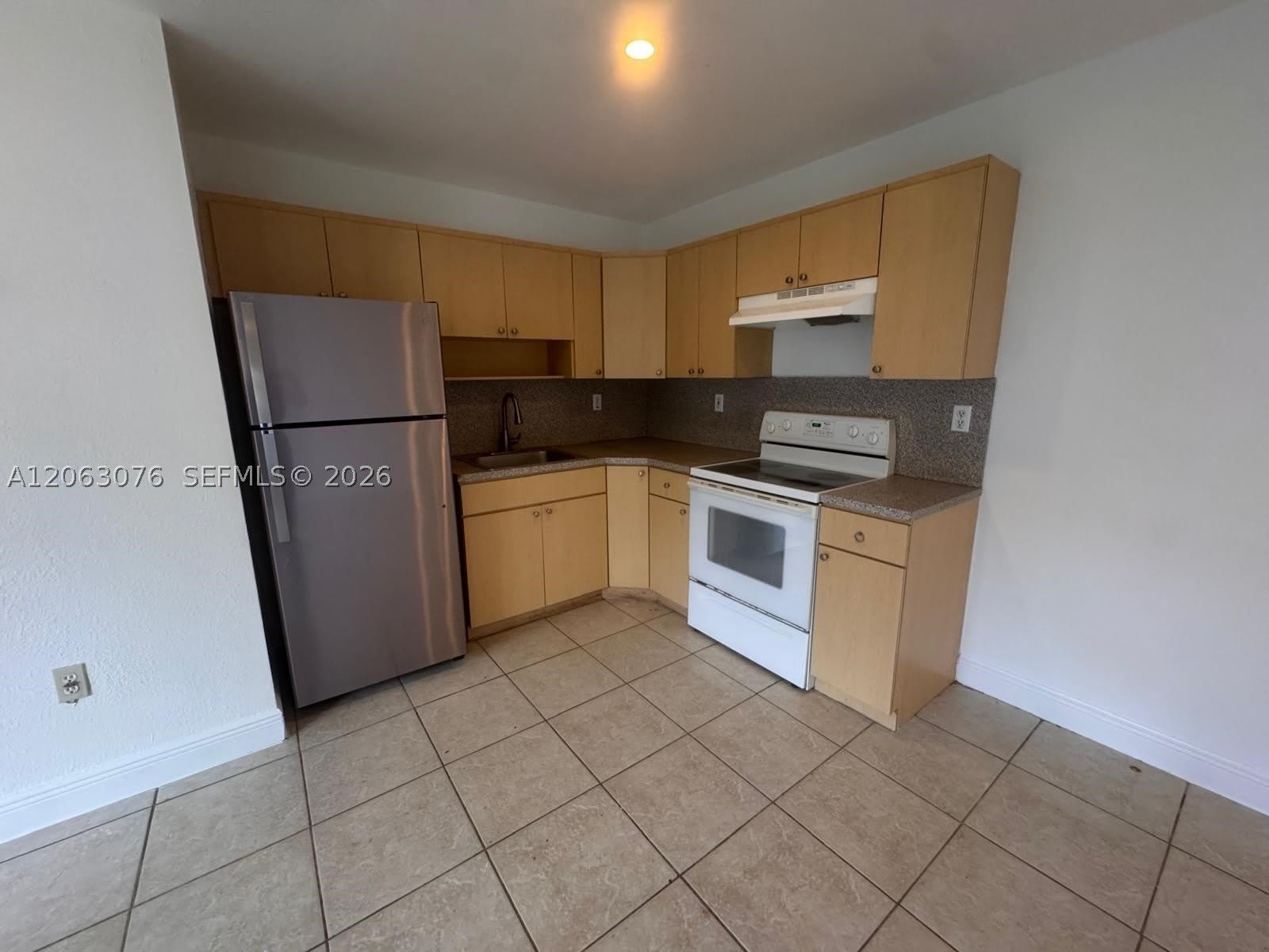 3342 Nw 9Th Ave – photo 2