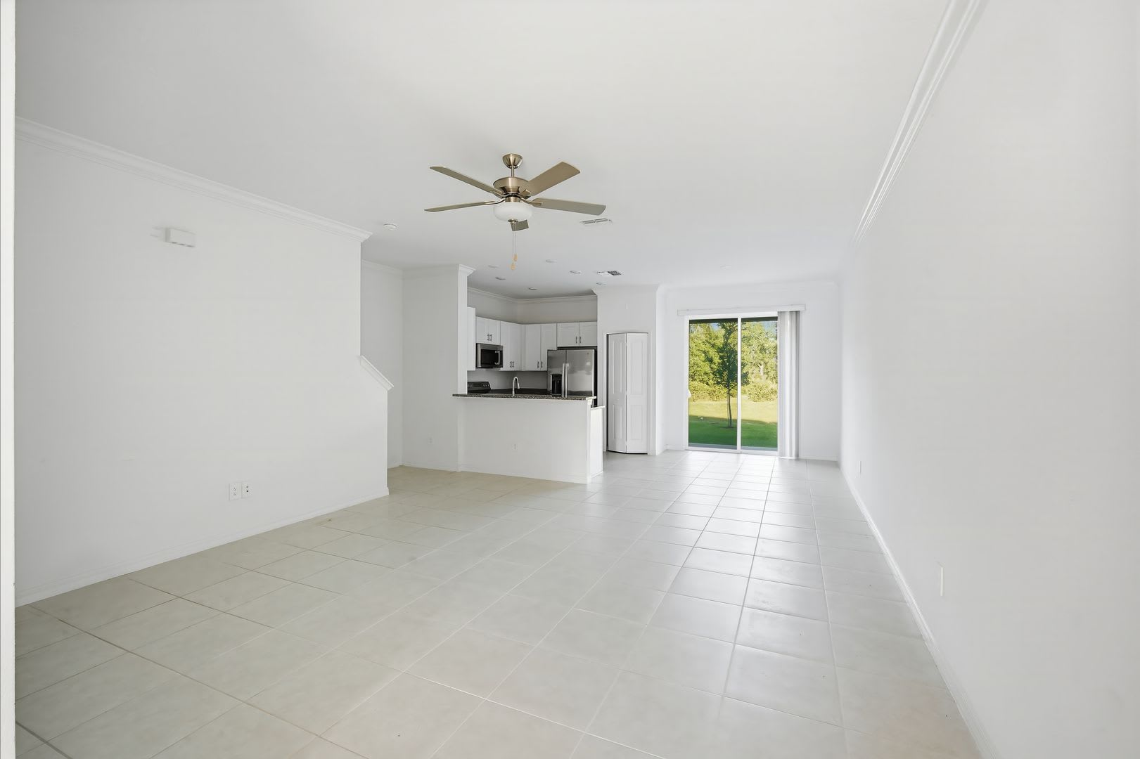 Newer 3Beds/2.5 Bths in Amenity Rich Area! – photo 4