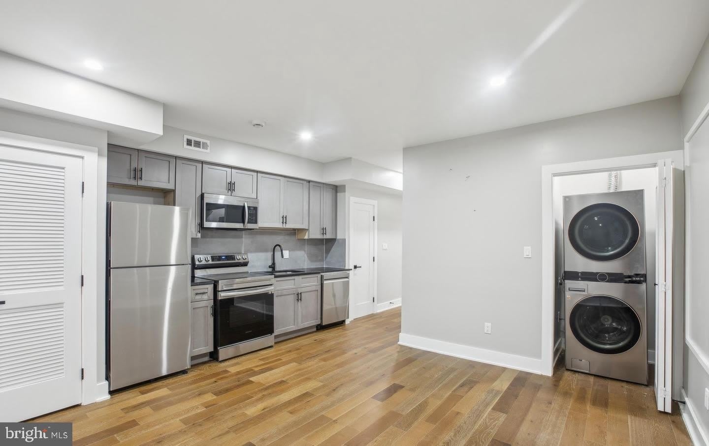 1703 W VIRGINIA Avenue NE – photo 1