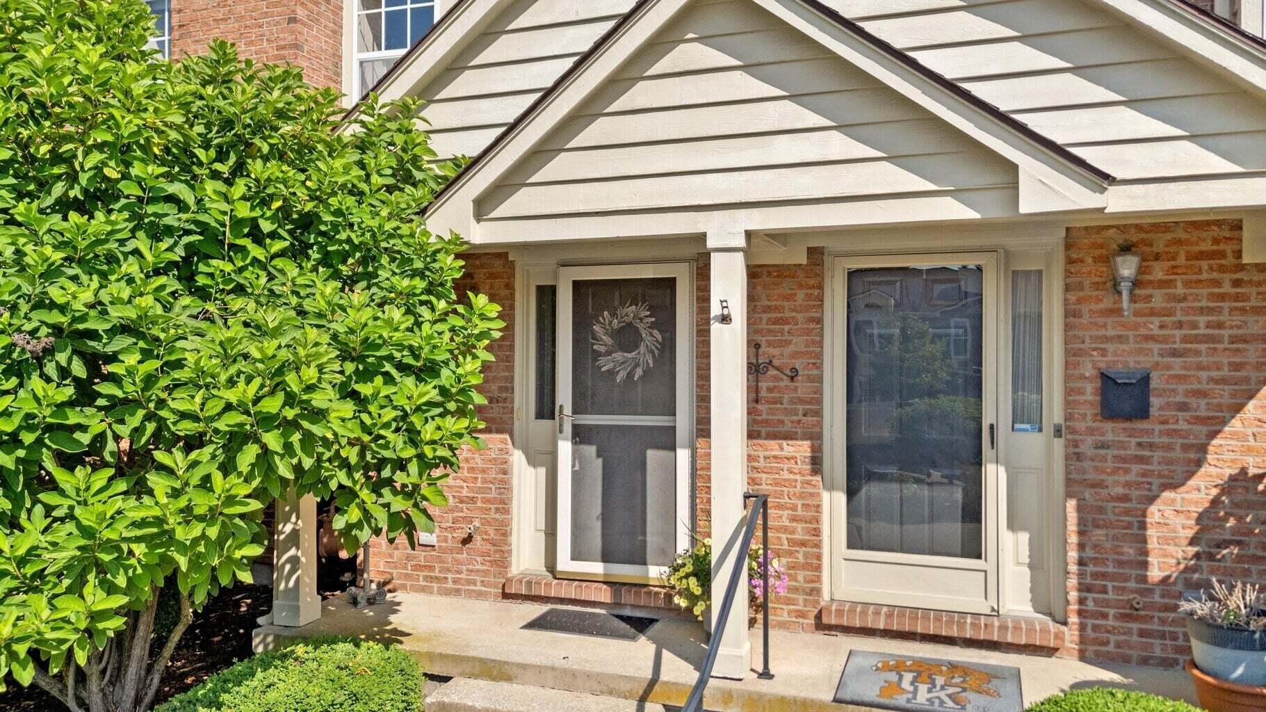 541 W Short Street – photo 4
