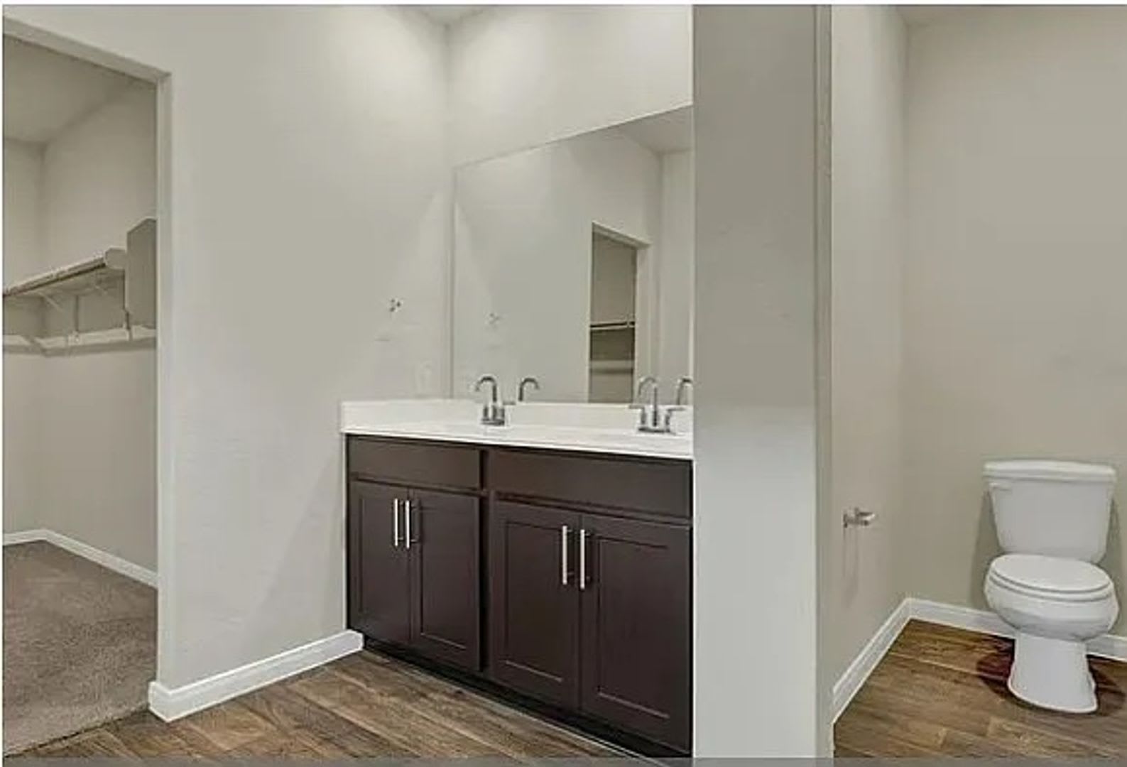 Room in 5 Bedroom Home at Bethpage Dr – photo 4