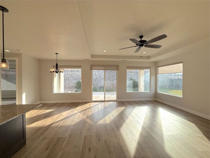 60 740 North – photo 4