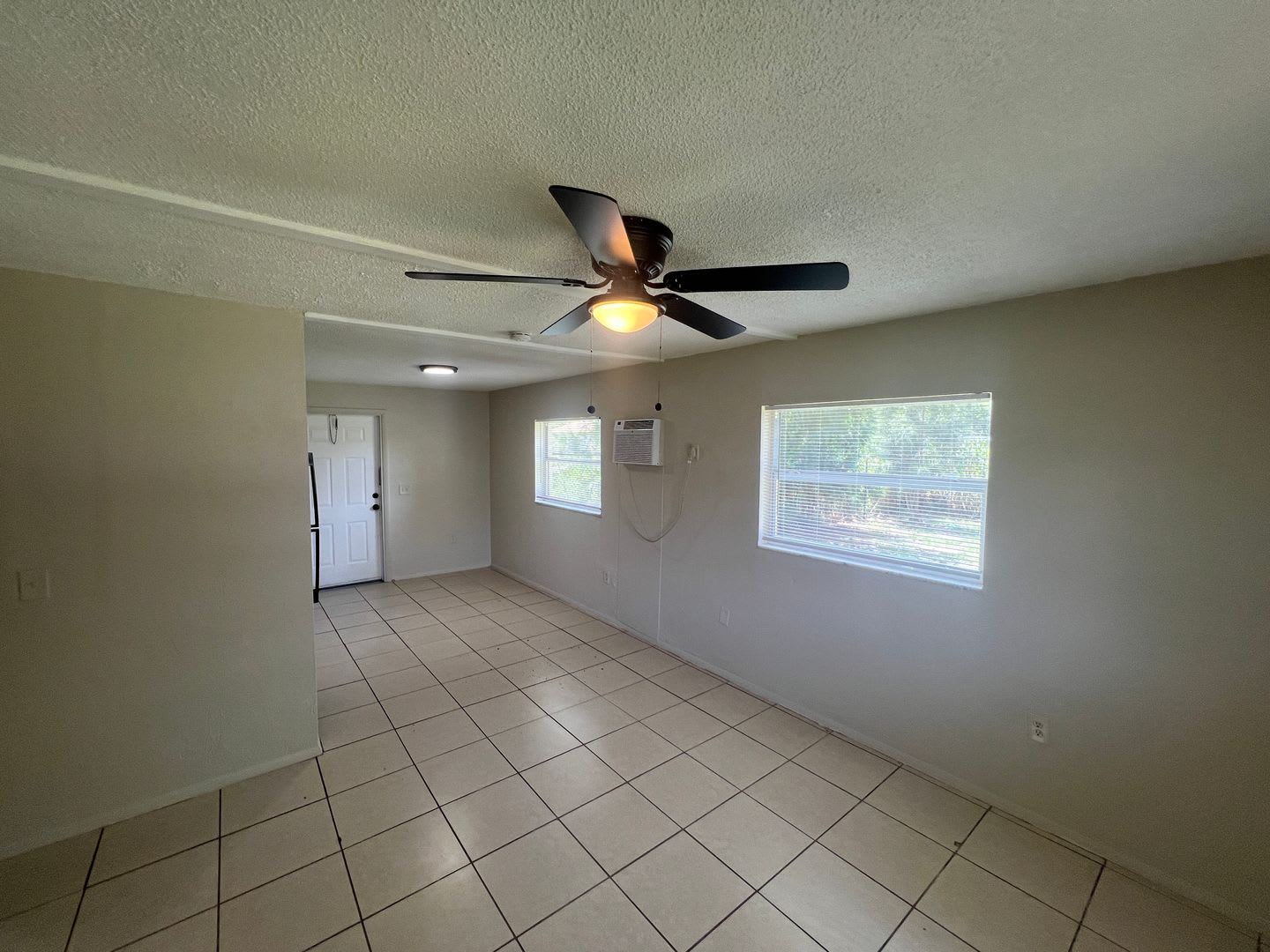 ** FOR RENT 2/1 READY FOR A LONG TERM TENANT -- FORT MYERS -- PET FRIENDLY ** – photo 2