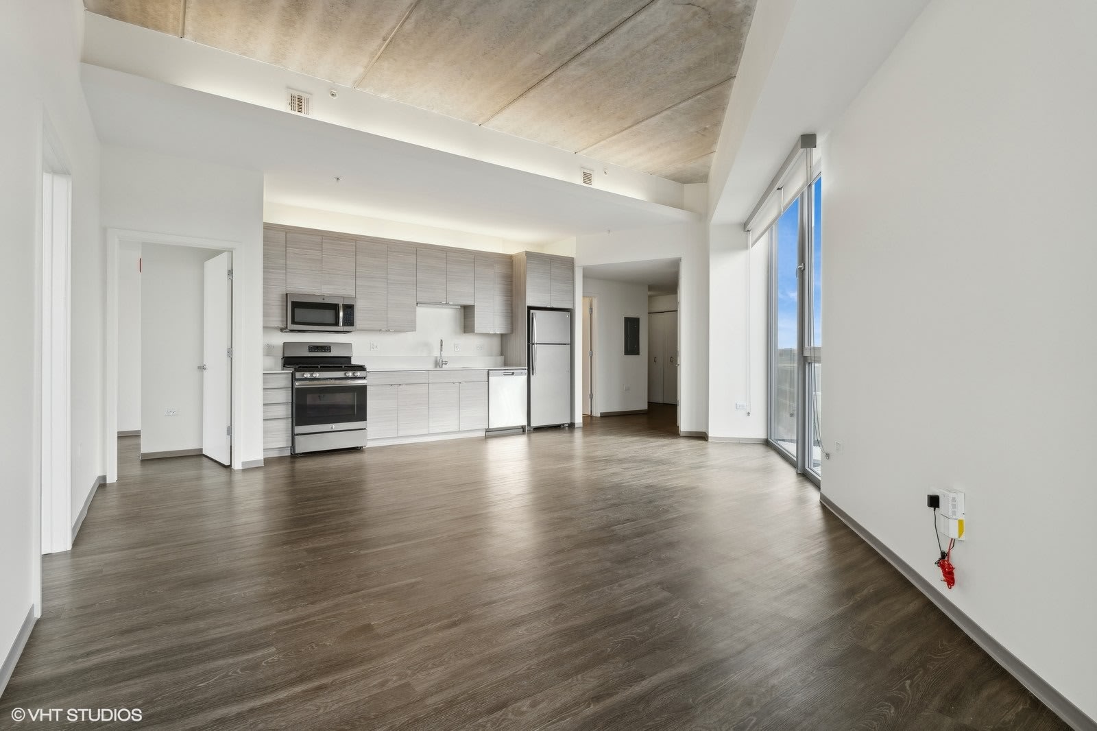 1904 N Milwaukee Ave – photo 2