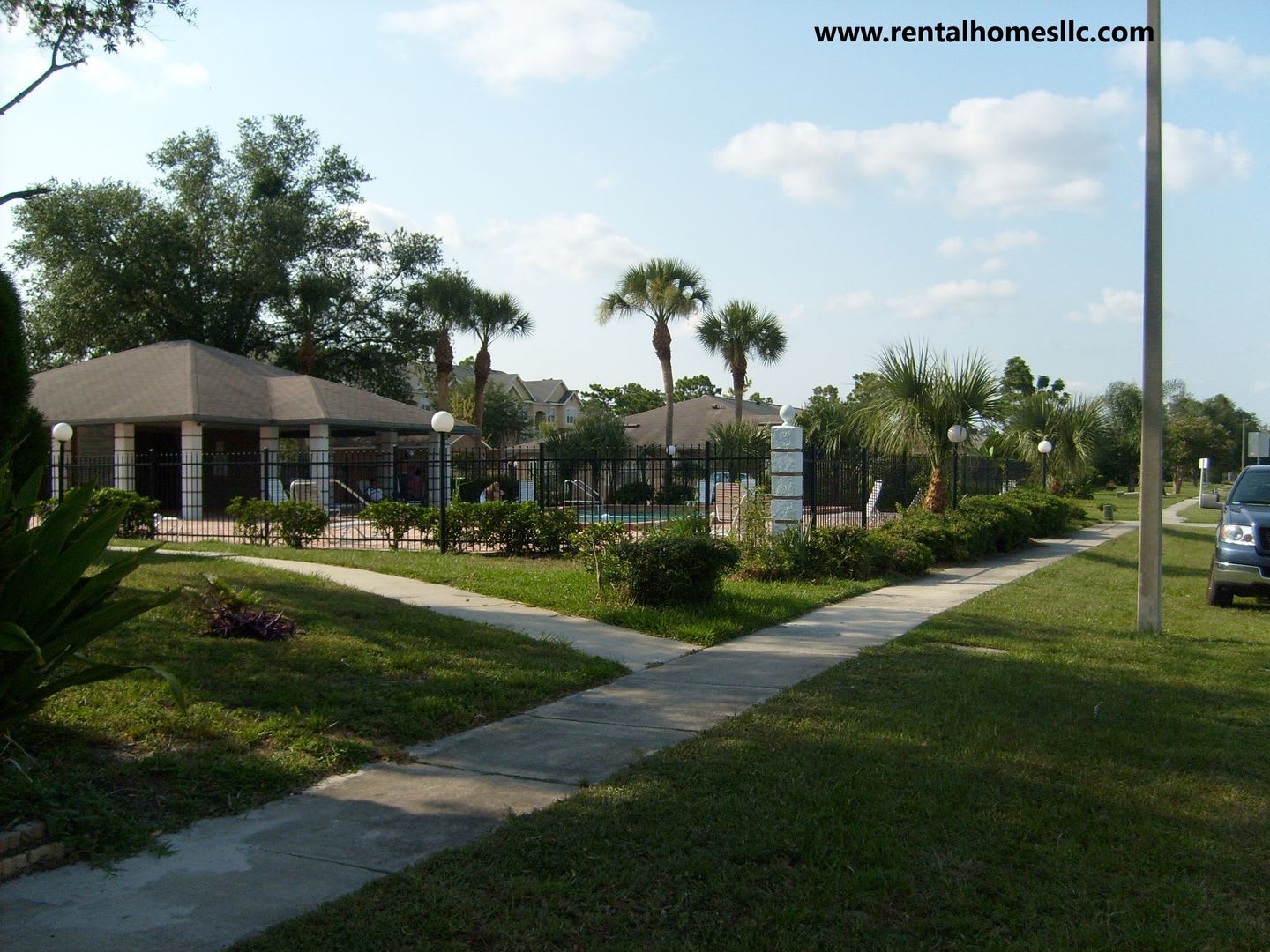 All Tile New Plank Wood Floors In Bedrooms Patio Home Minutes Away From Ucf Technology Park The E W Expressway – photo 2