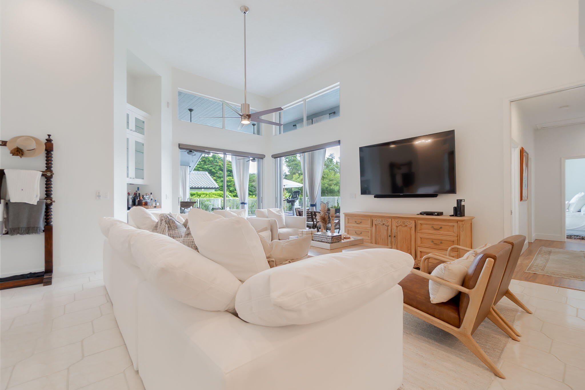 1907 S Club Drive – photo 4
