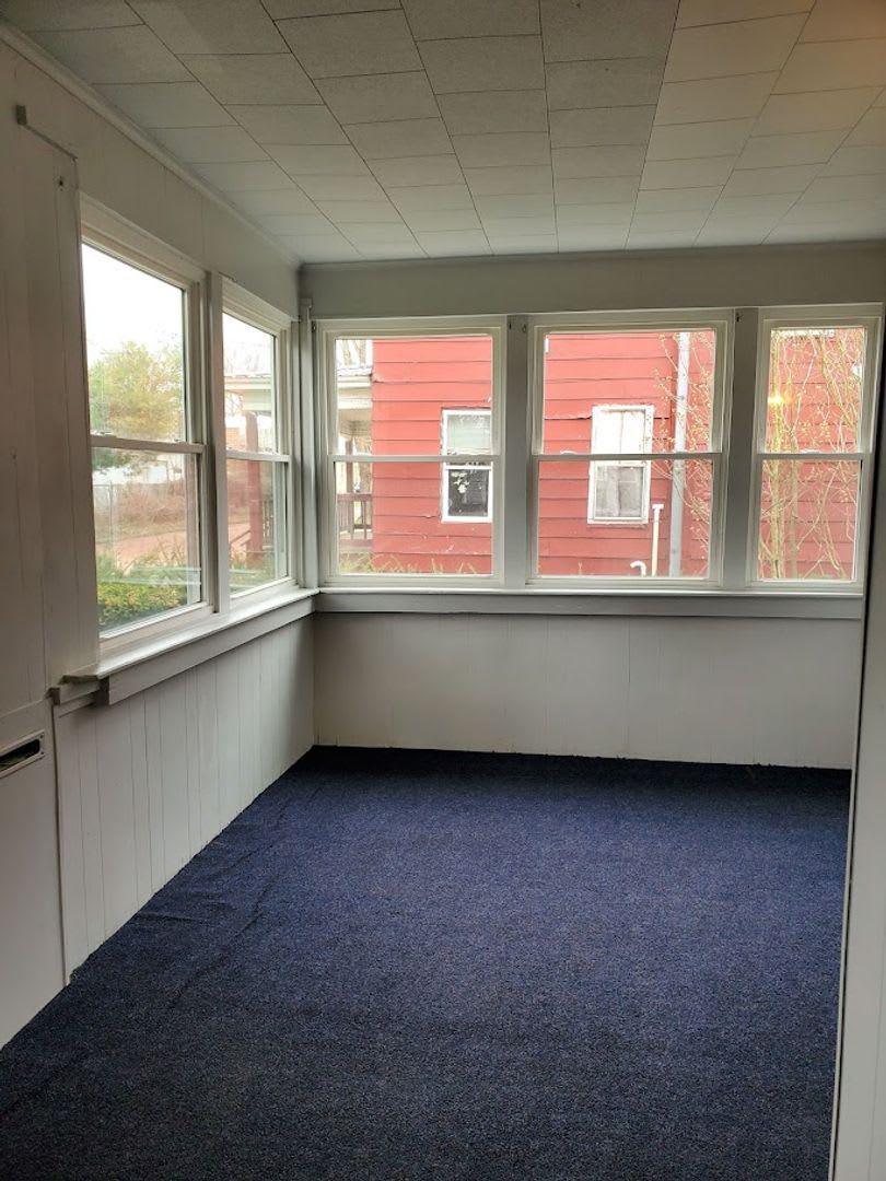Large 4 Bedroom Home For Rent – photo 4