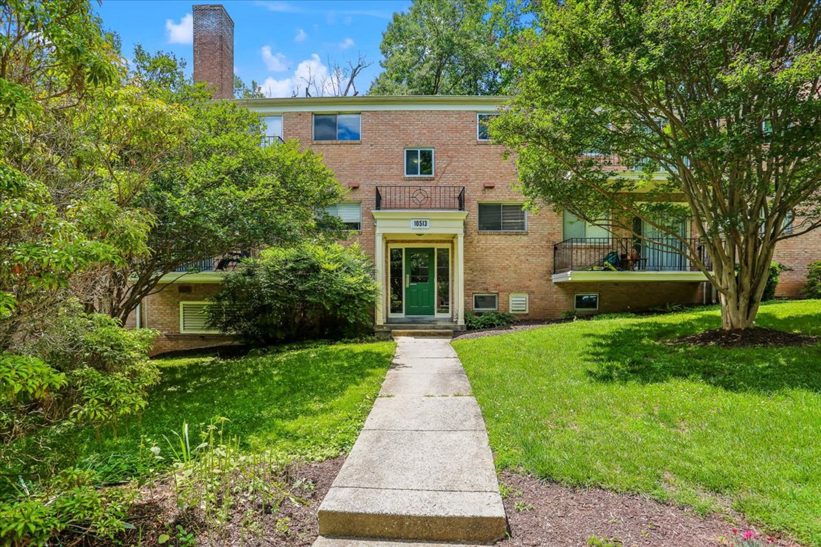 FURNISHED 3BR Bethesda Condo – photo 2