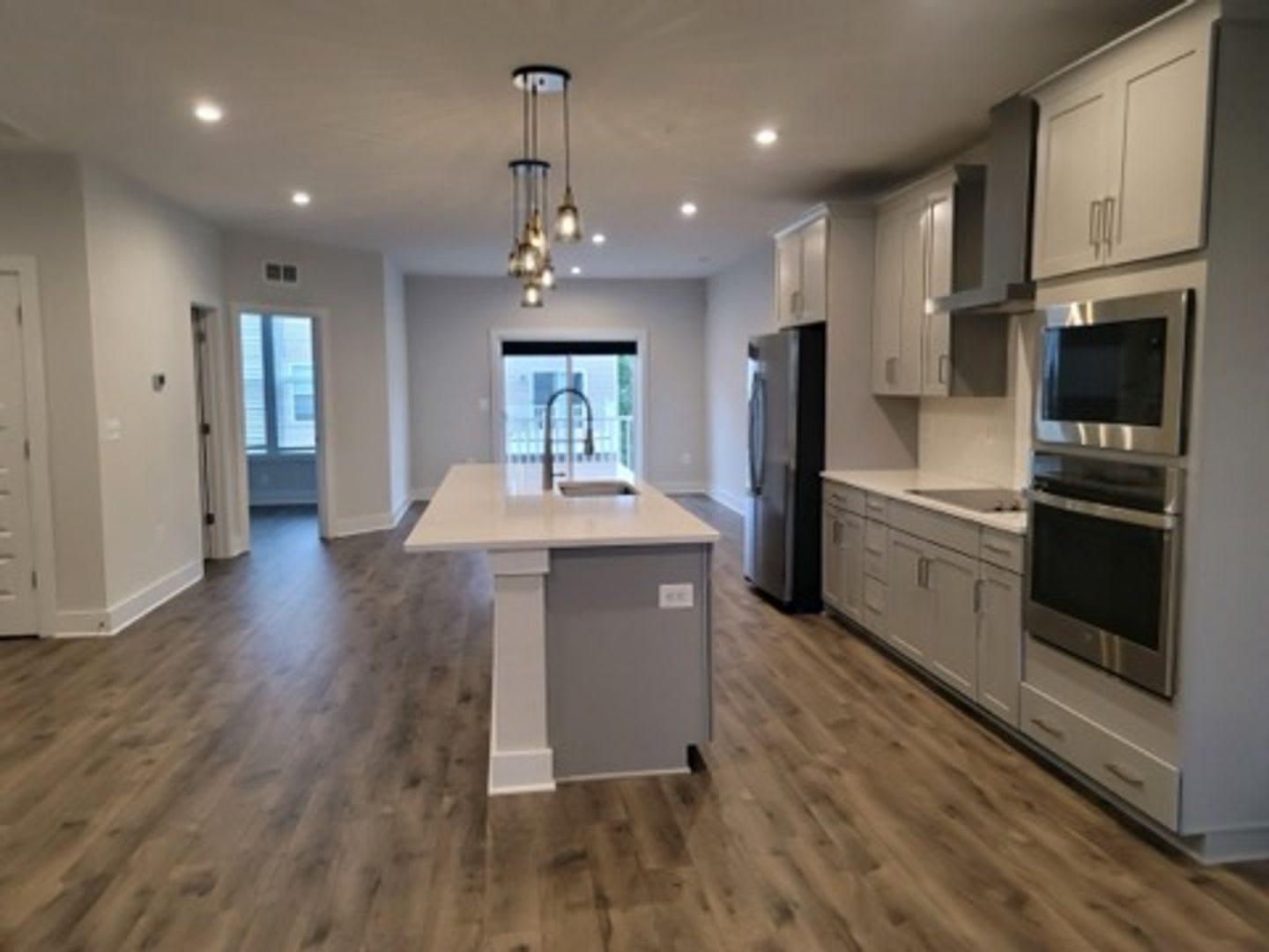 Like New Built In 2022 Gorgeous 2 Story 3 Bedroom 2 5 Bath Condo Located In The Heart Of Henrico County – photo 3