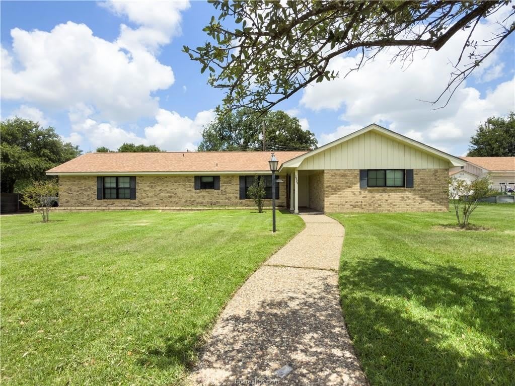 2525 Willow Bend Drive – photo 1