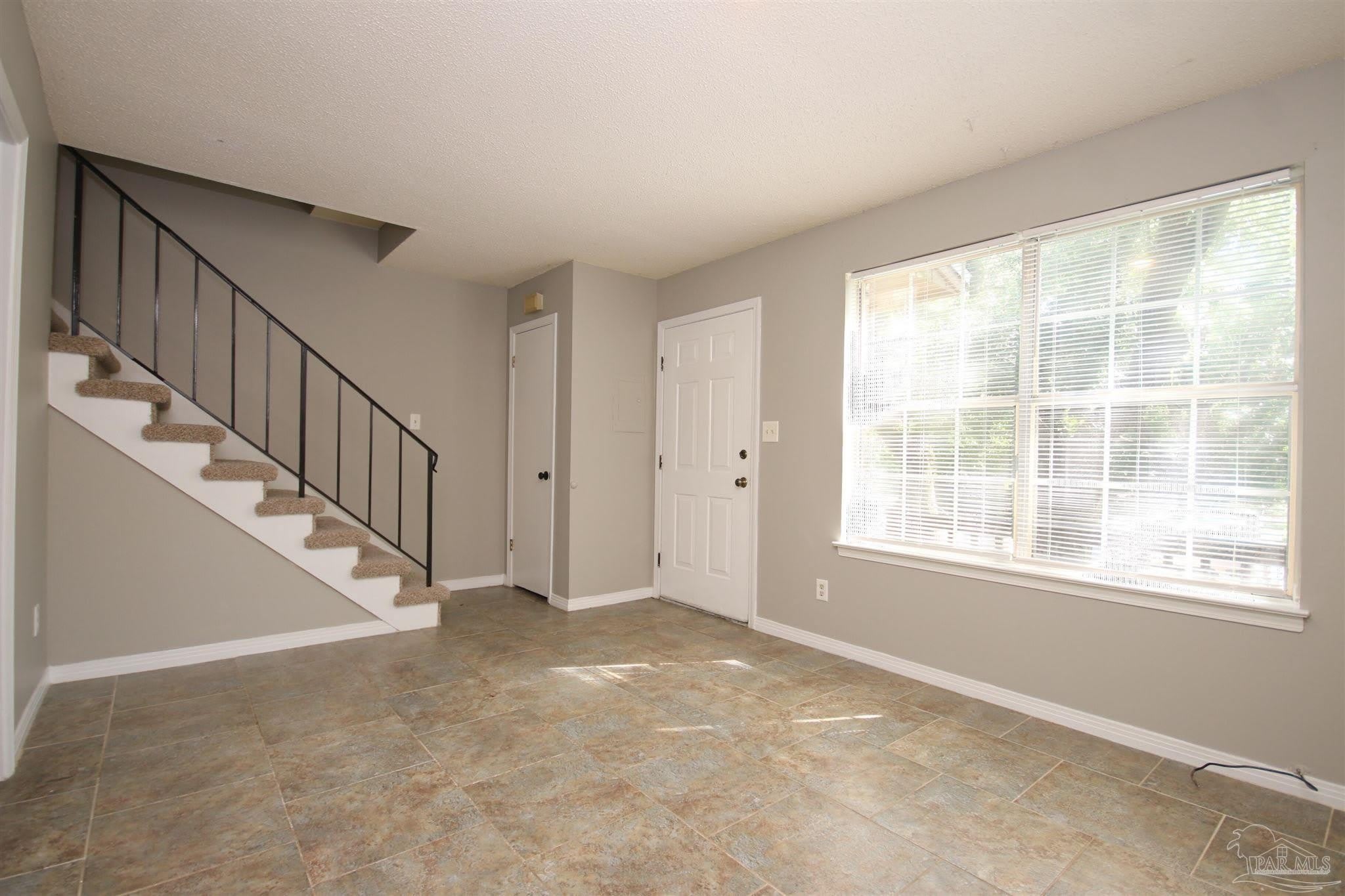 416 Waycross Ave – photo 2