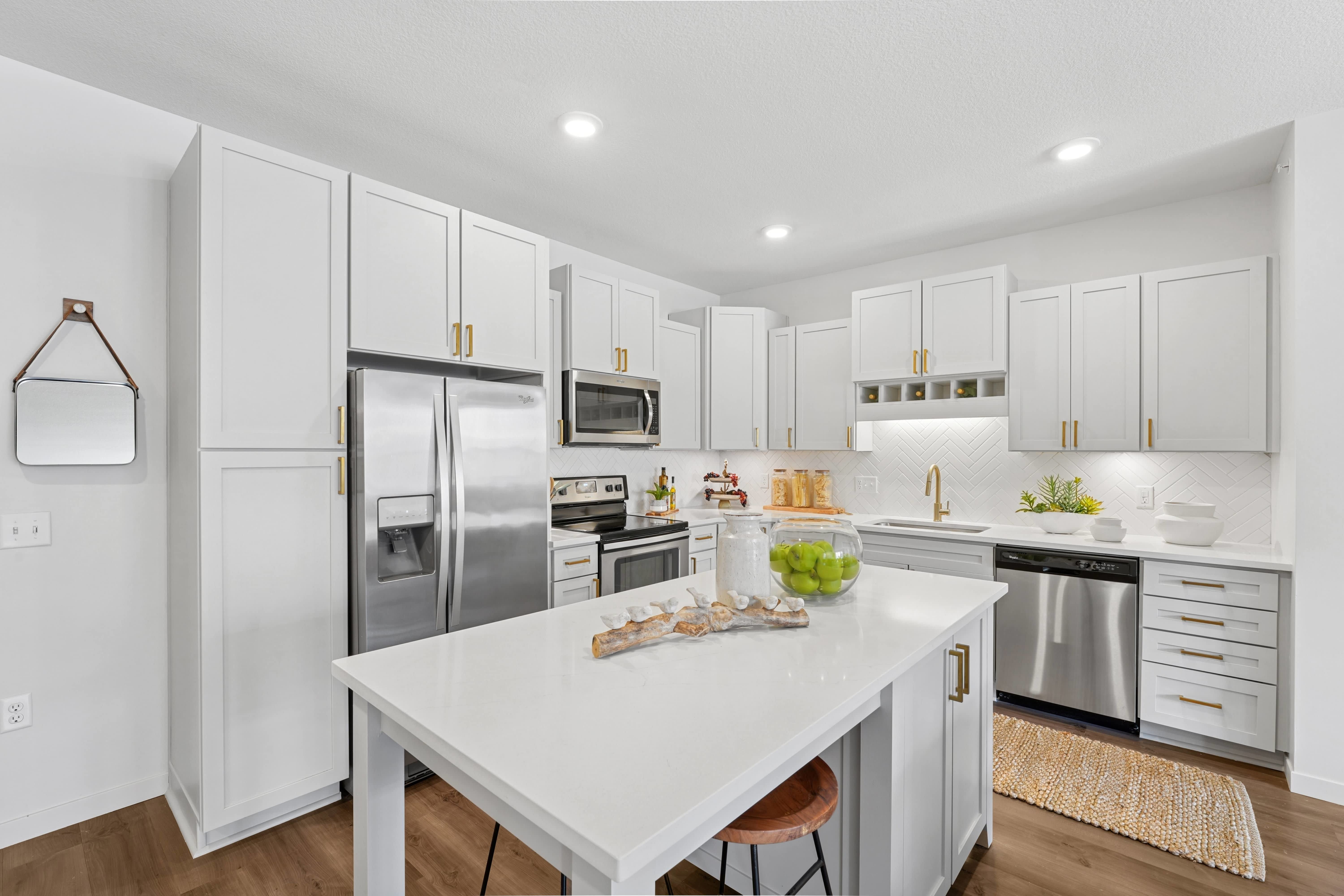 610 West – photo 1
