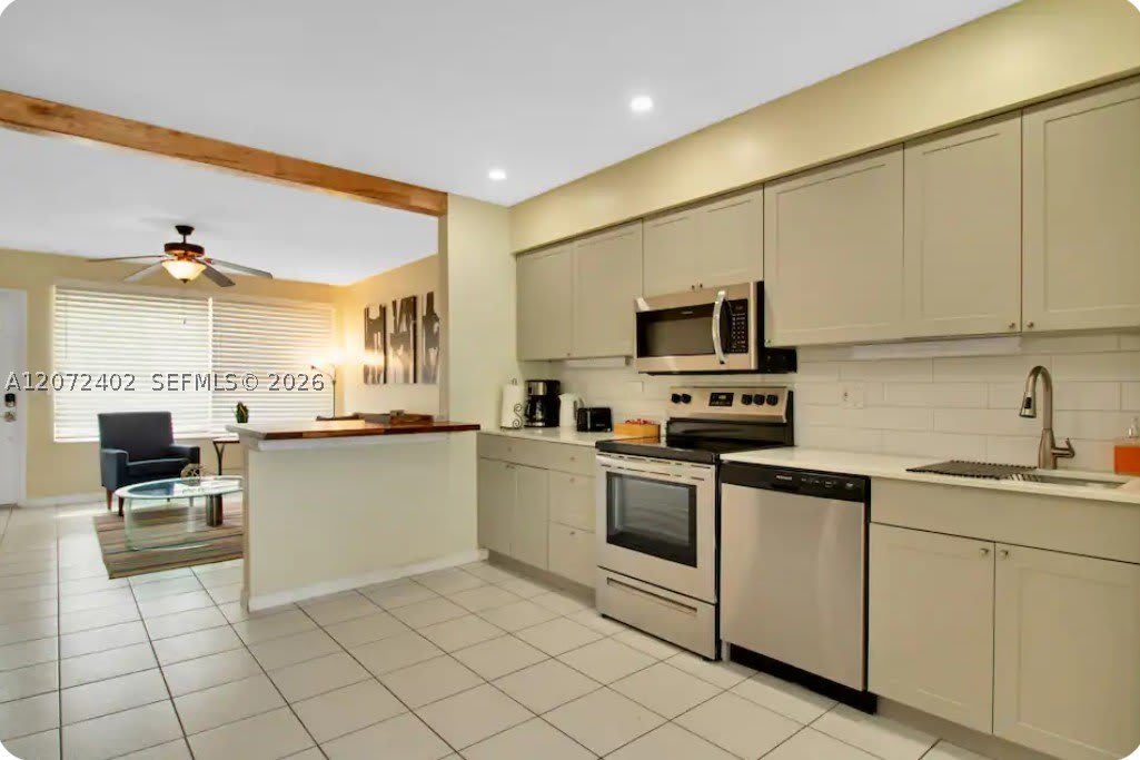 1031 SW 3rd St – photo 2