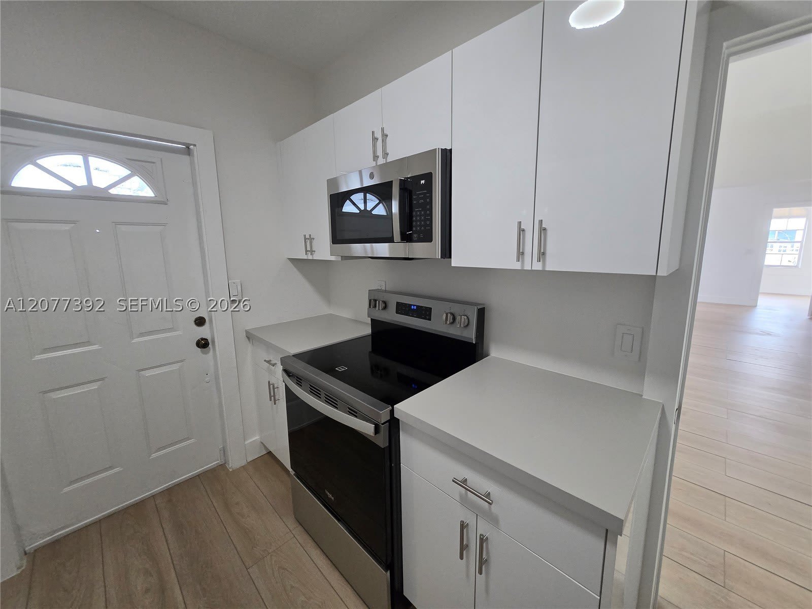 2326 SW 9th St – photo 4