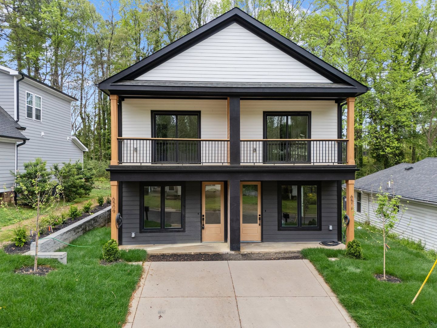 Gorgeous New Construction! Premium, Modern Finishes! Pet Friendly! – photo 3