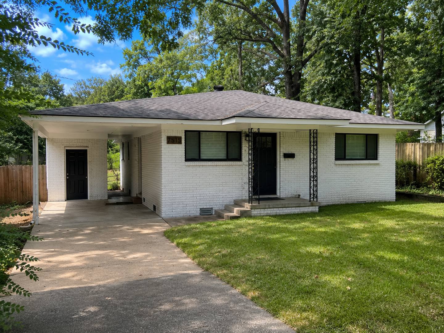 Charming 3-Bedroom Rental with Washer & Dryer Included! – photo 1