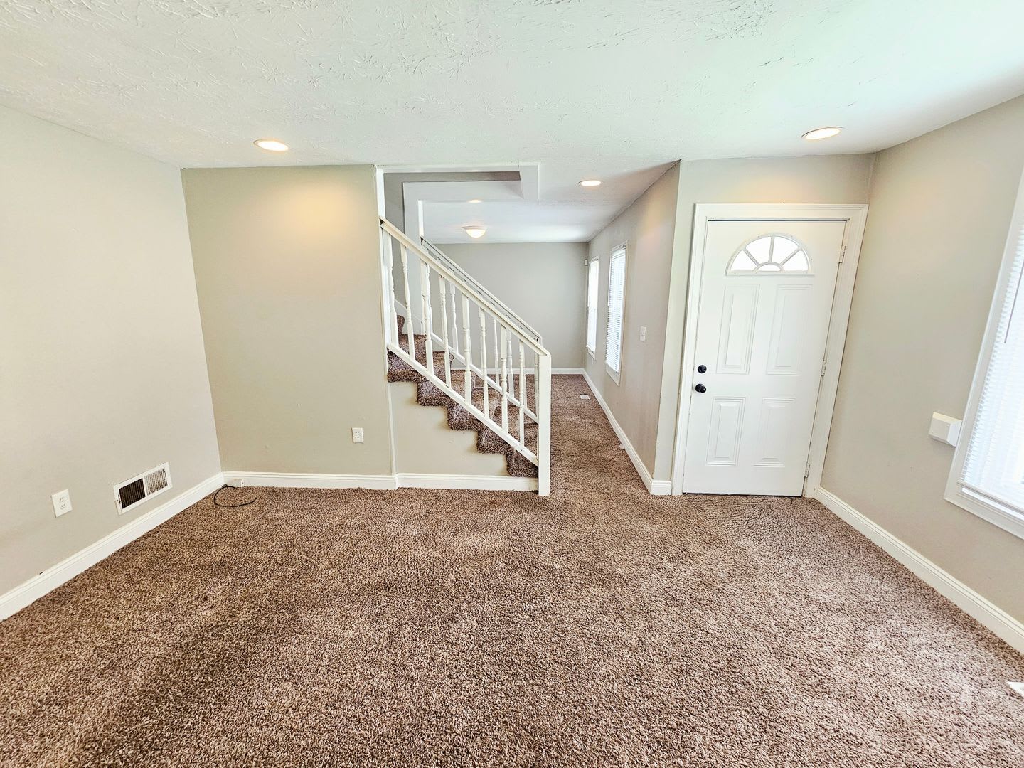 Available Now! 3 Bedroom Home with Central Air – photo 2