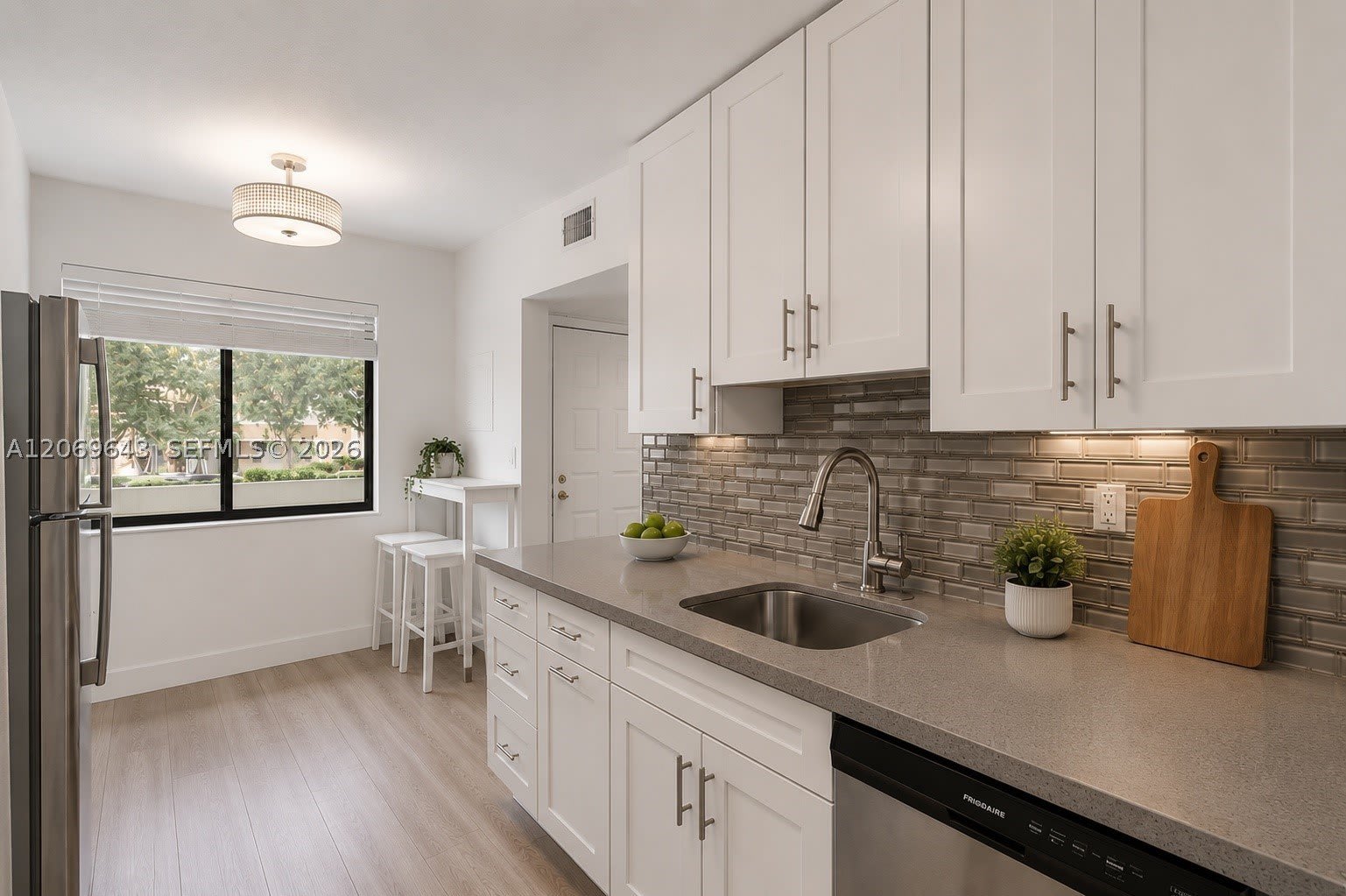 185 Lakeview Dr – photo 3