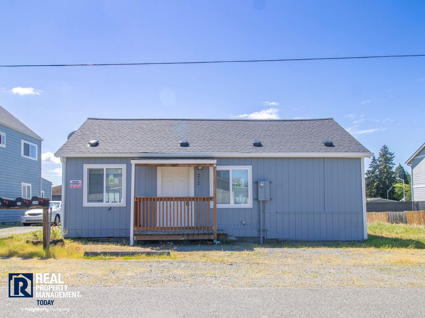 Move In Special Completely Renovated 2 Bedroom Home Near Plu New Kitchen Stainless Appliances – photo 2