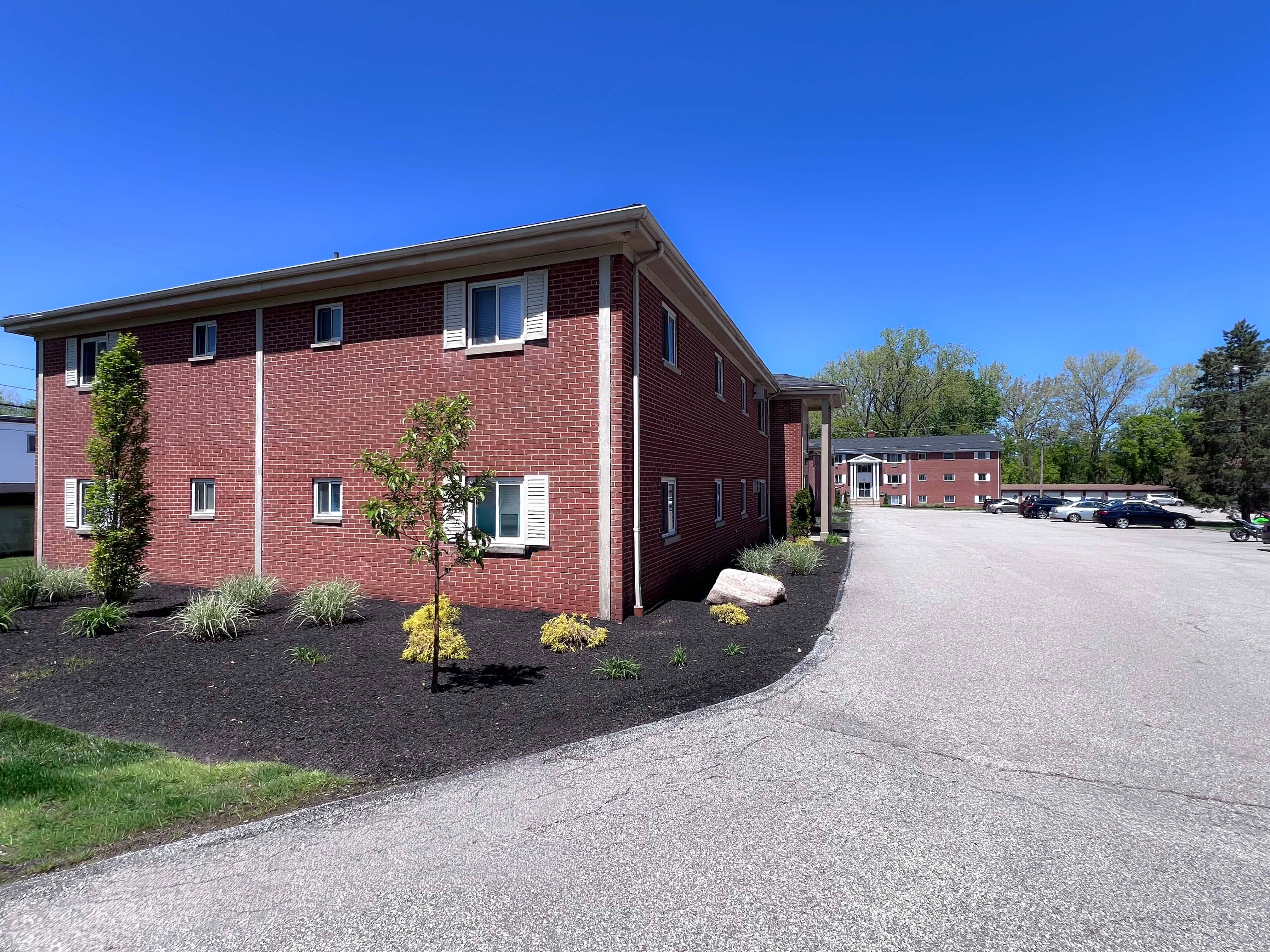 Hallwood Manor Apartments – photo 2