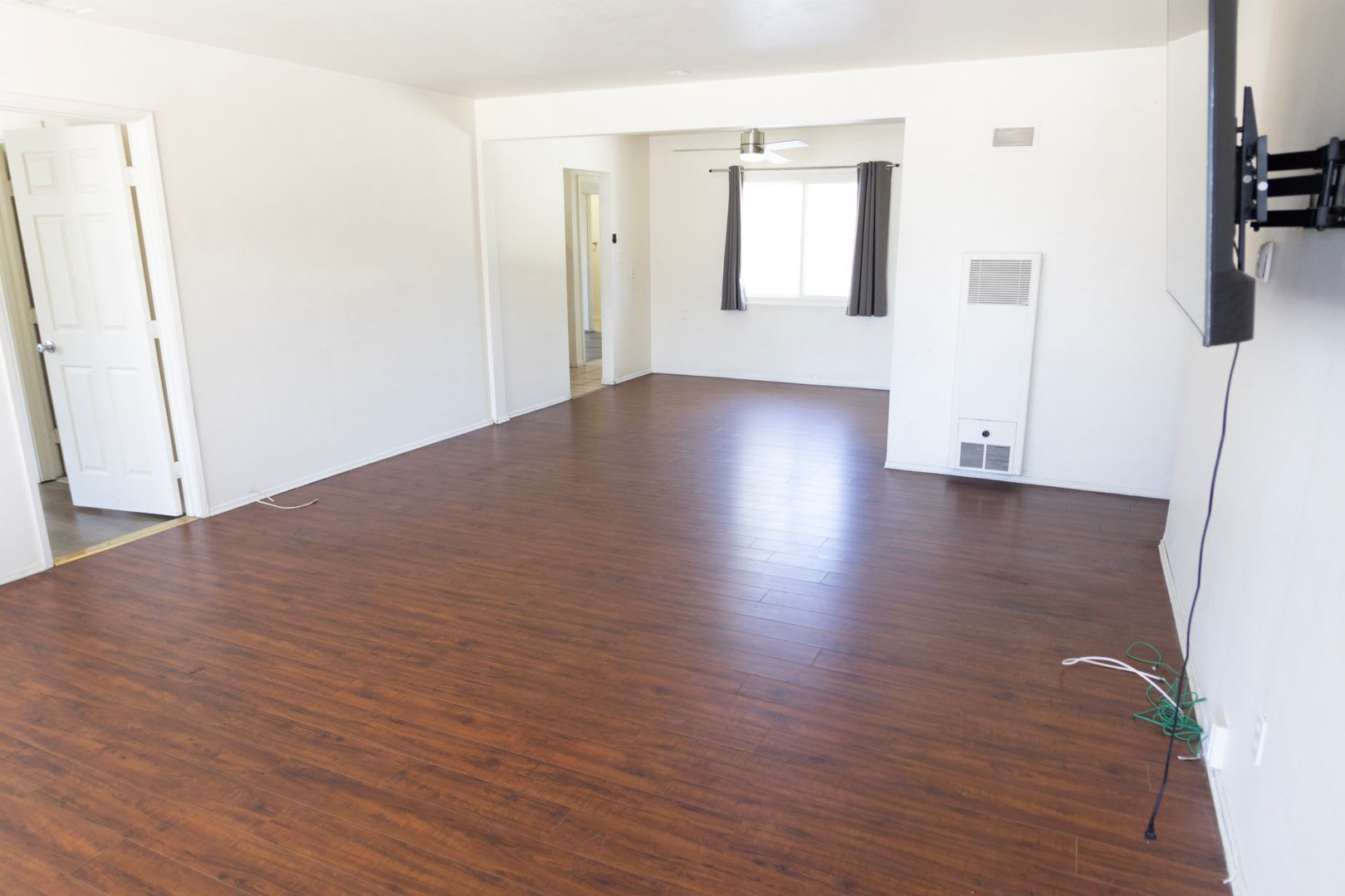 7 Bedroom 4 Bath Home a hop and a skip to campus- SPECIAL OFFER 15 DAYS FREE RENT DEC 2026 – photo 4