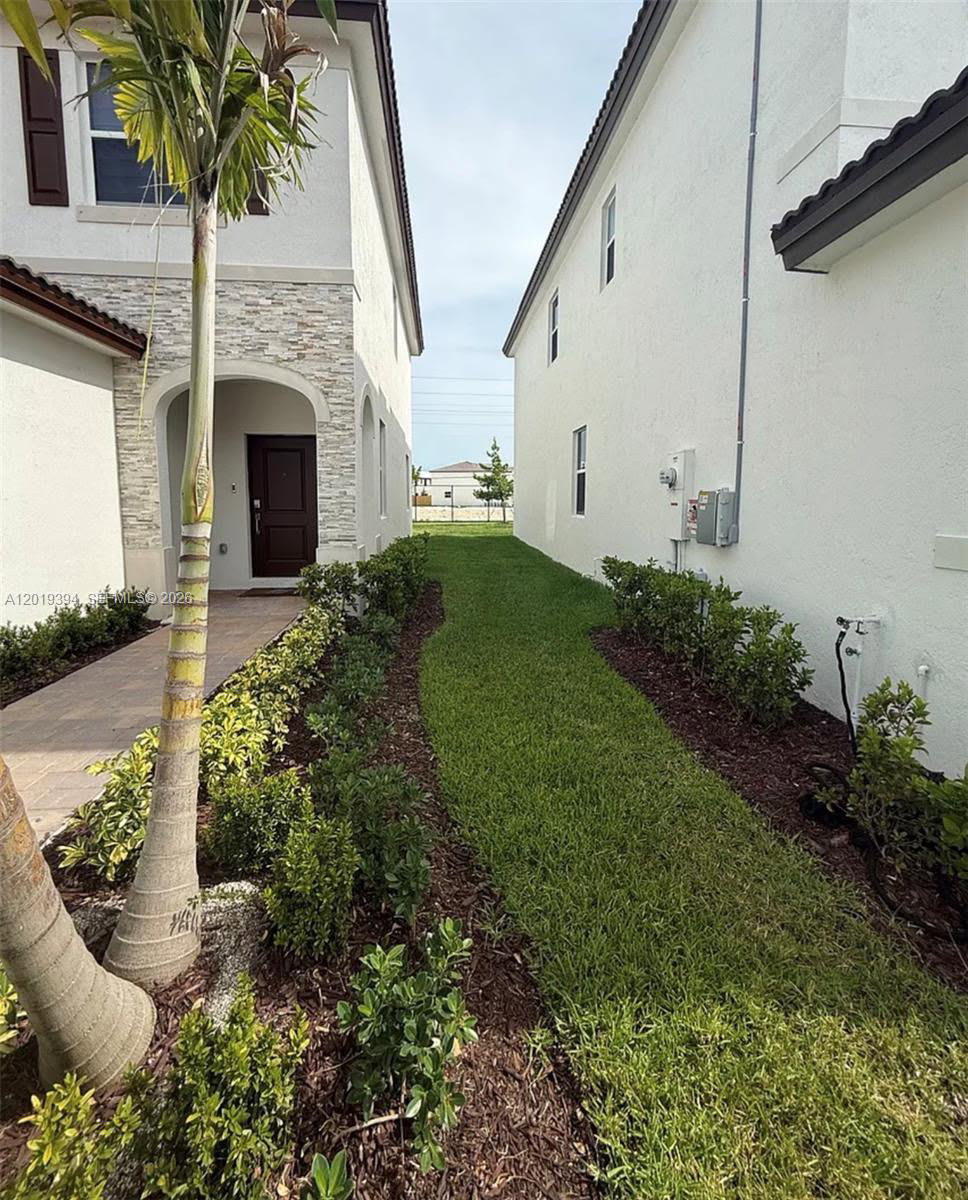 2584 Southeast 25th Court – photo 2