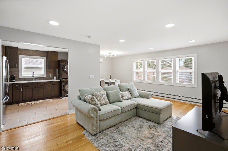 19 Evelyn Ct – photo 3
