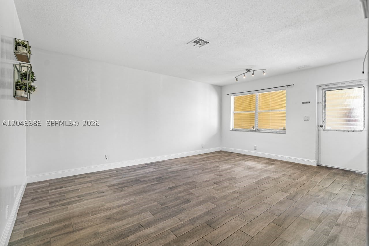 260 NW 19th St – photo 5