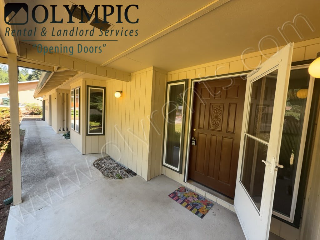 4230 Frontier Dr SE – photo 3
