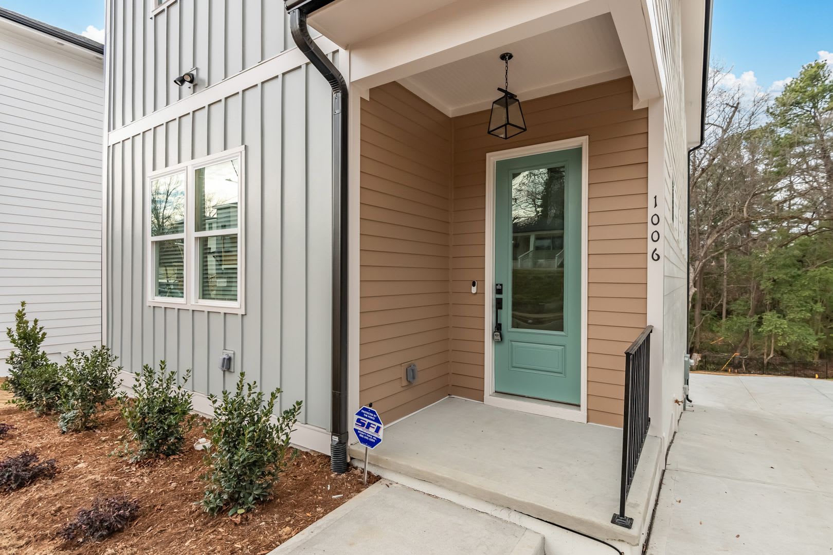 HALF-OFF 1ST MONTHS RENT – photo 4