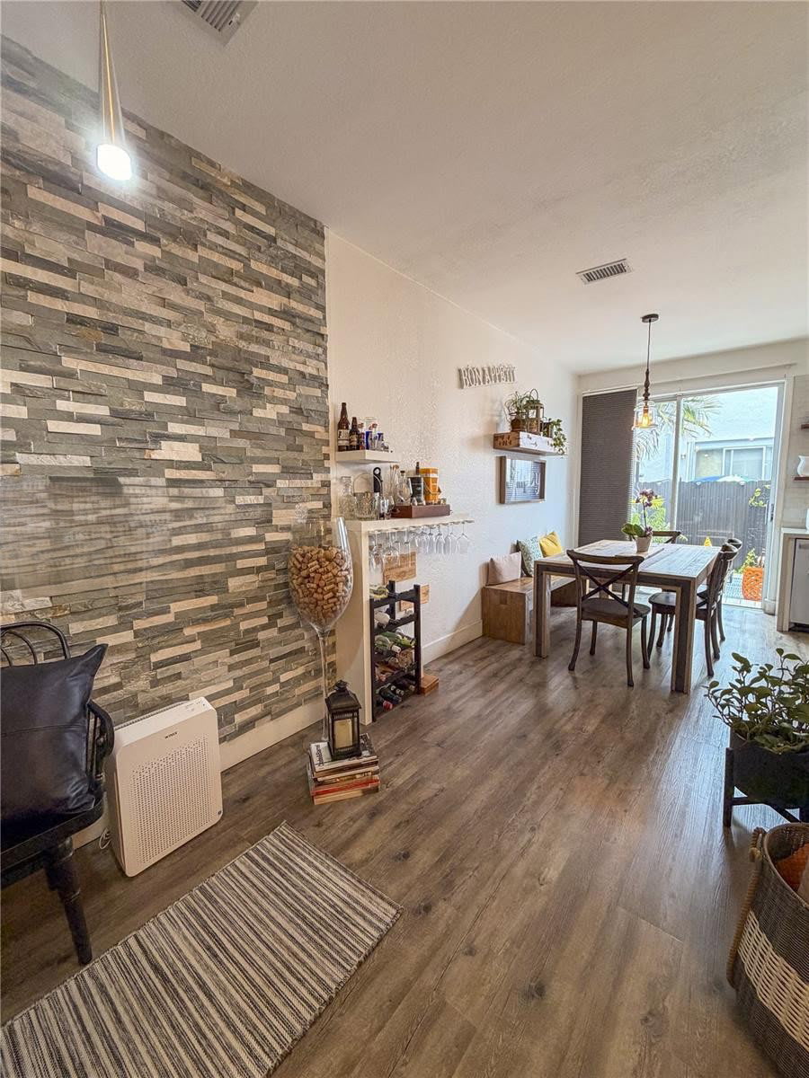 5420 Northwest 107th Avenue – photo 2