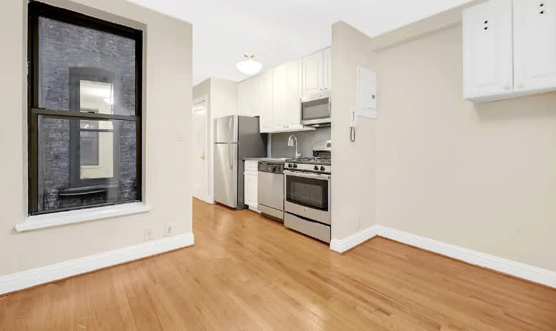 406 E 63rd St – photo 1