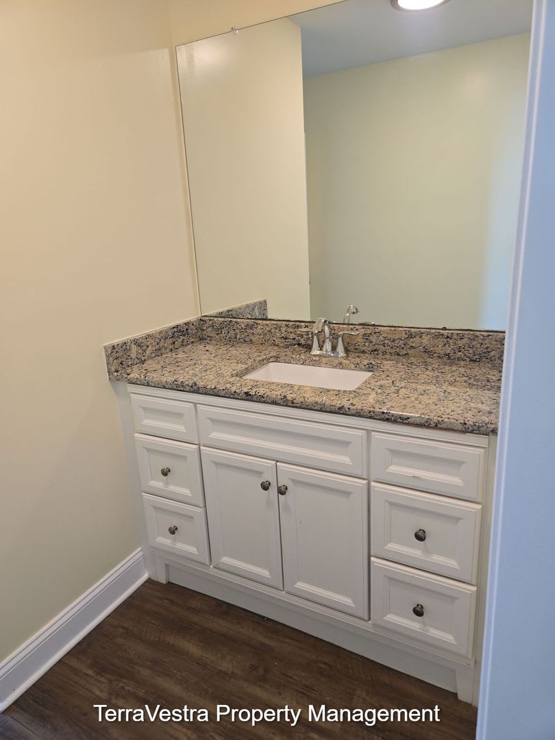 Now Showing for 2026-2027 school year 6/1 move in 10 Bedroom 4.5 Bath College rental – photo 5