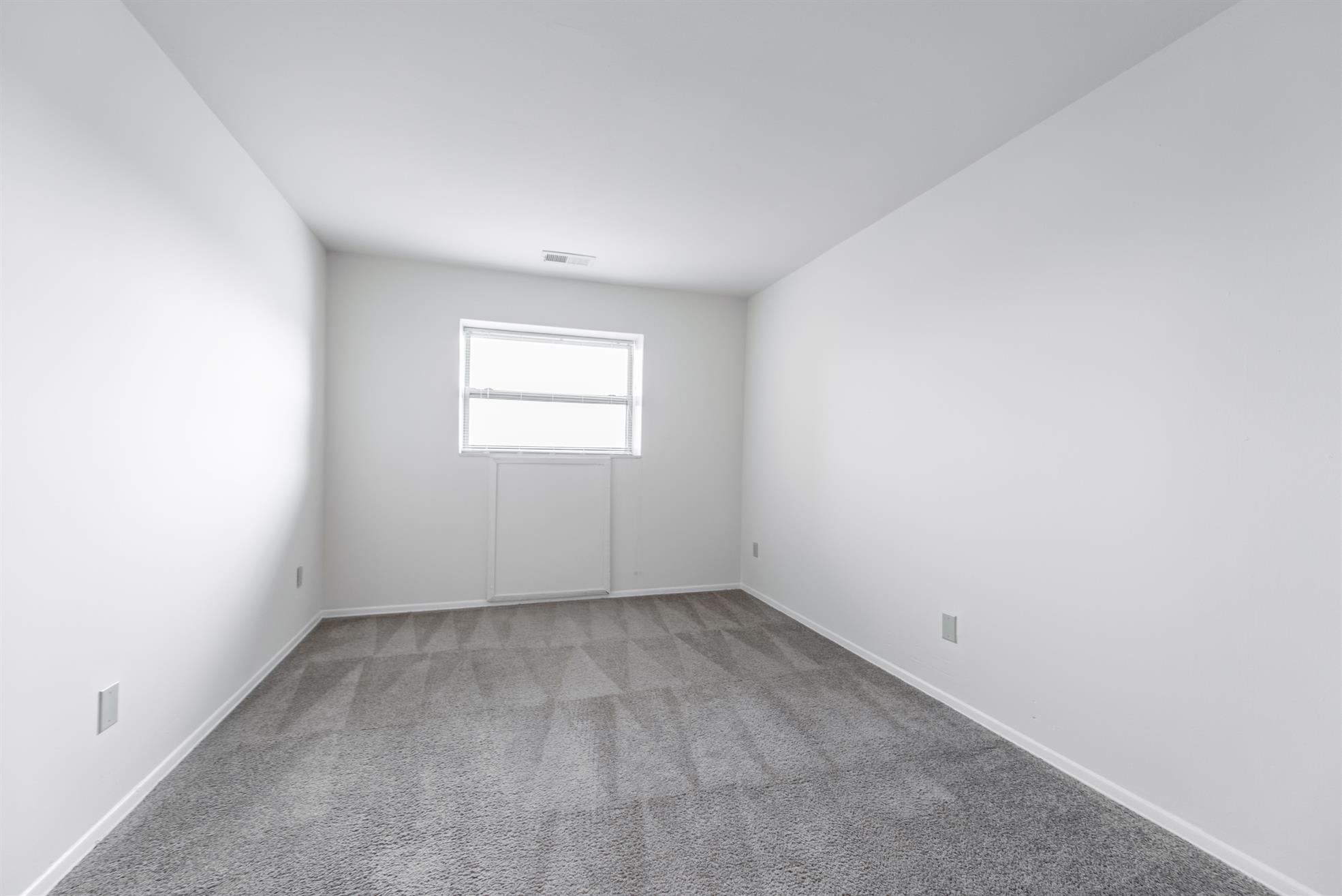 310 Oak St – photo 4