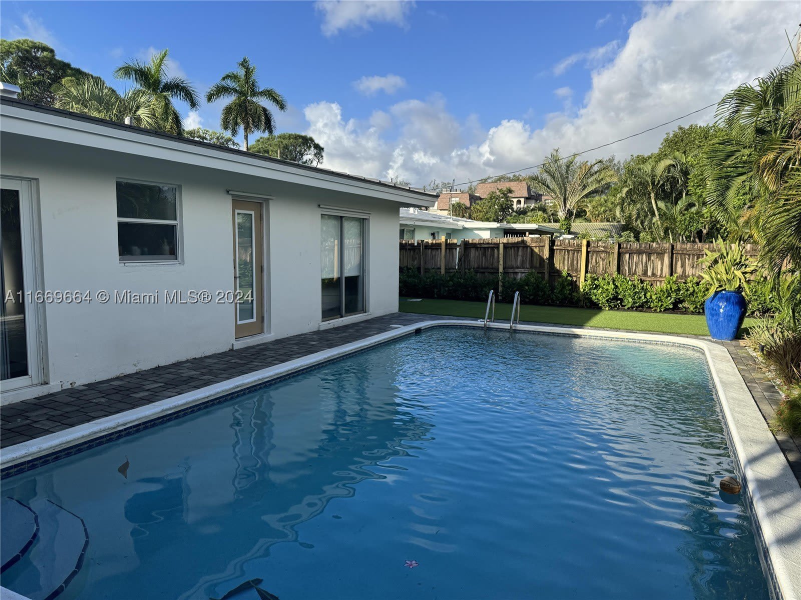 1427 NE 60th St – photo 2