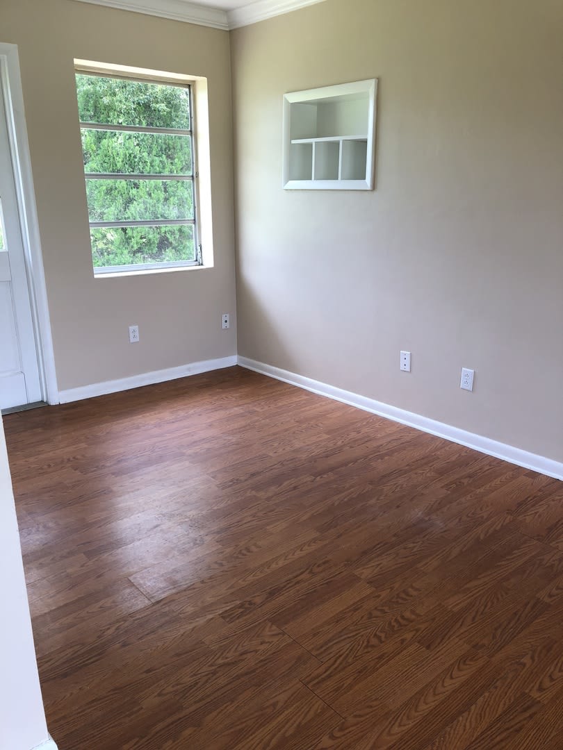 1St Month Free Rent 2 Bed 1 Bath Home Pet Friendly Washer Dryer Hook Ups Section 8 Welcome – photo 3