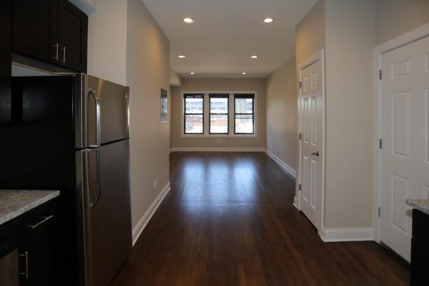 527 W Barry – photo 3