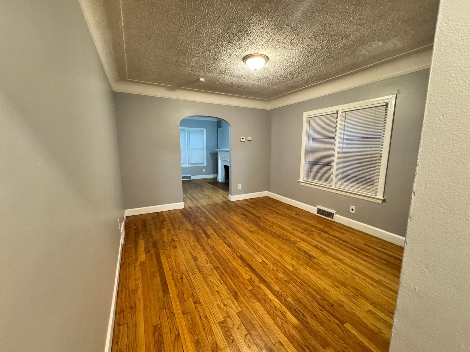9131 Manor – photo 4