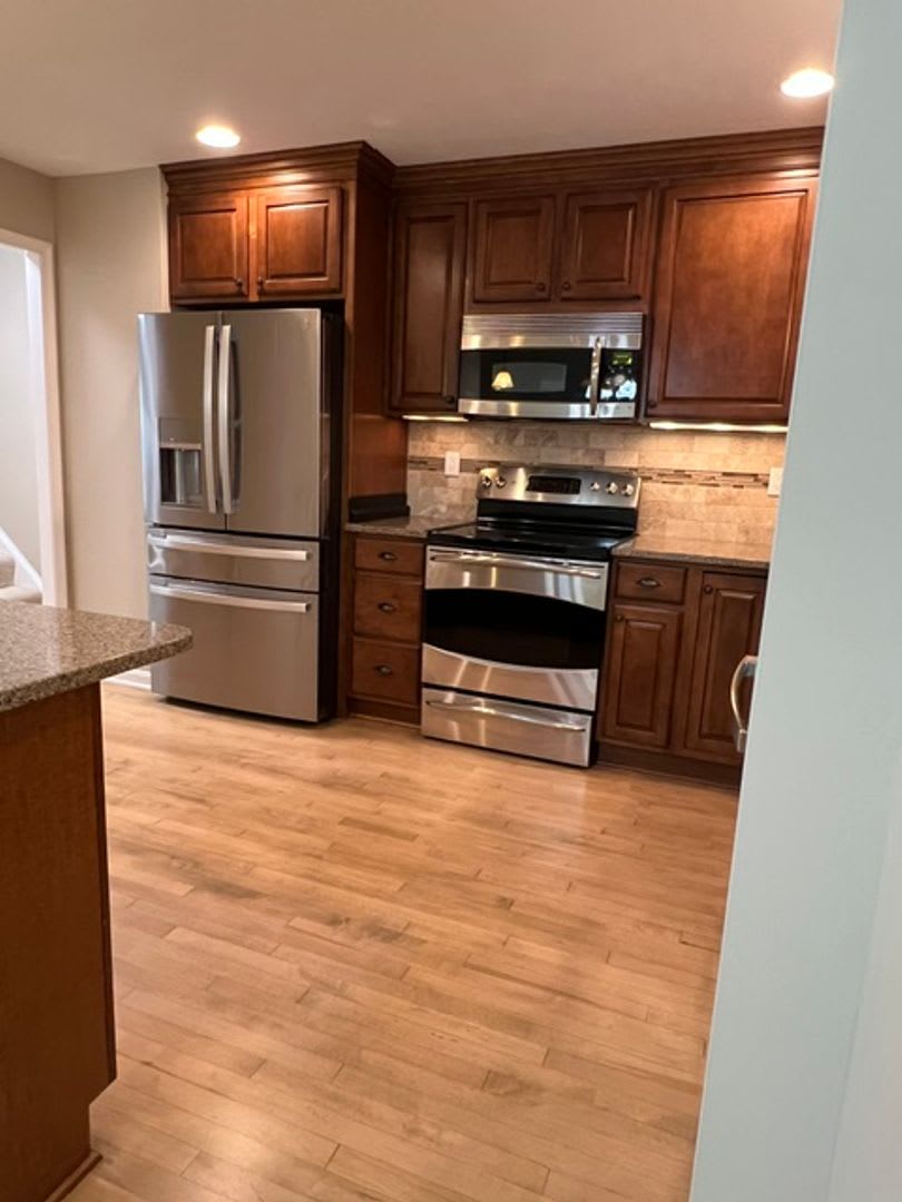 Beautifully updated 4 BR 3.5 bathroom in wonderful community – photo 5