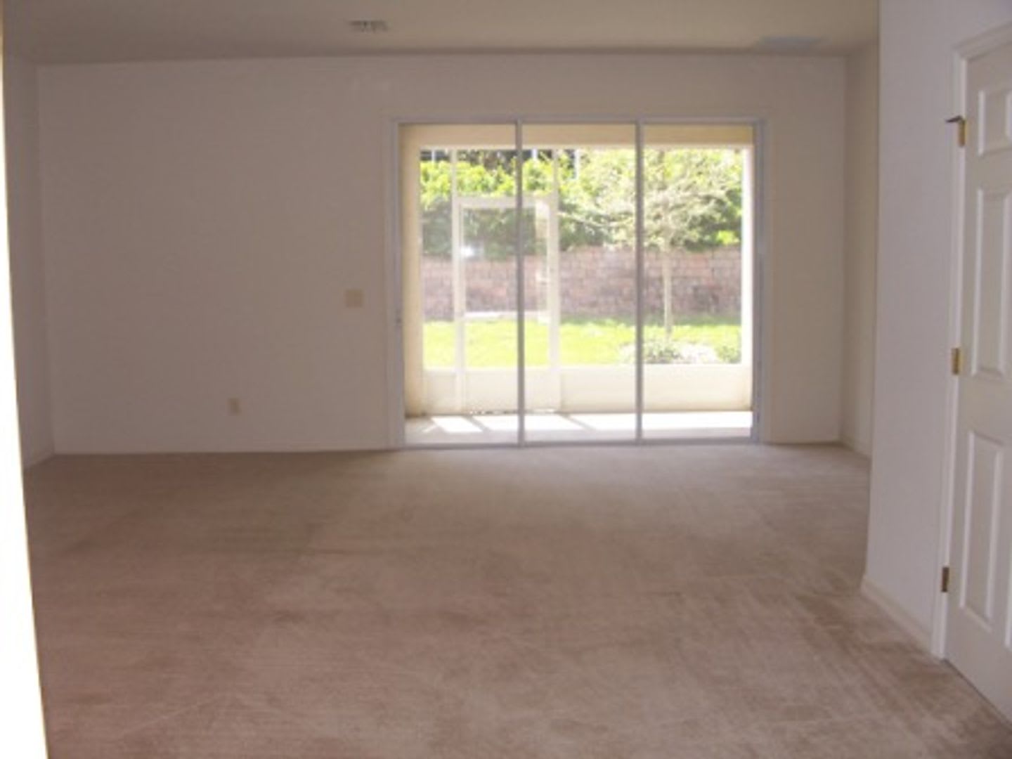 Brentwood Townhome with Social Membership – photo 2