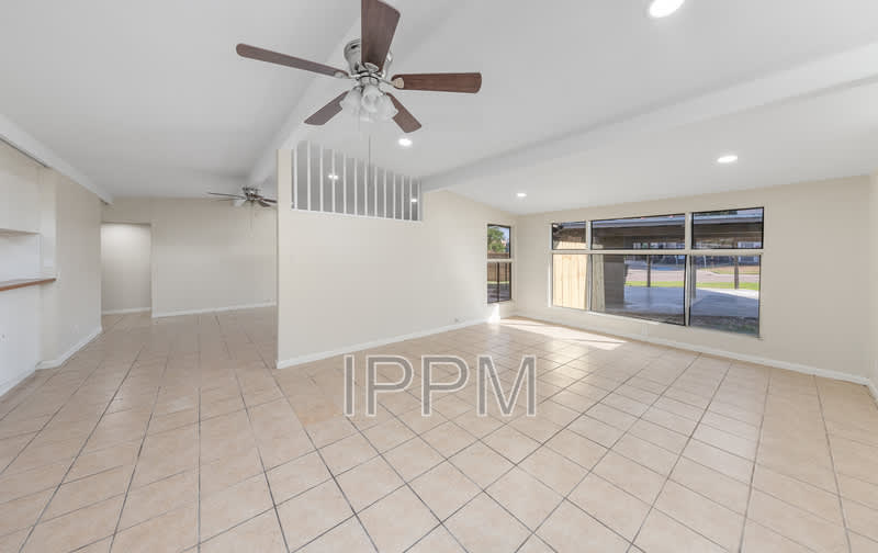 1651 Hamilton – photo 4