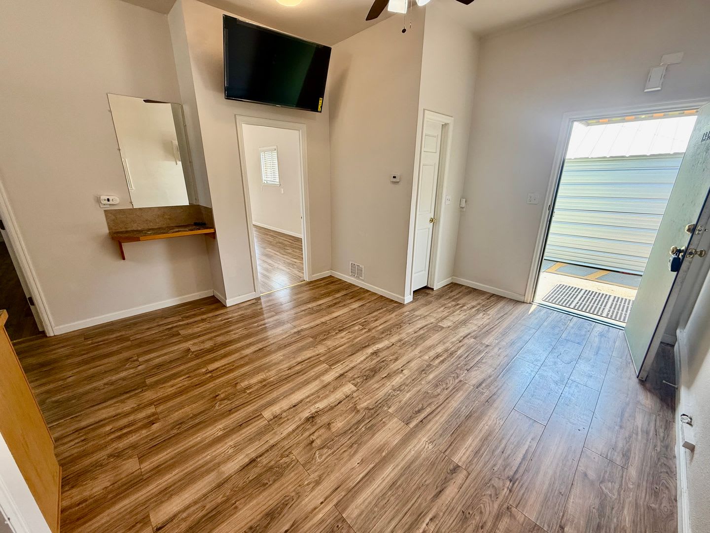 2 bedroom House Located In Central Loveland – photo 3