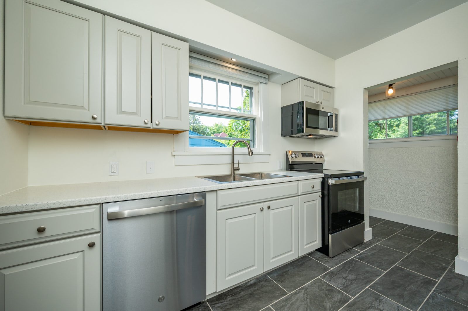 822 7th St – photo 2