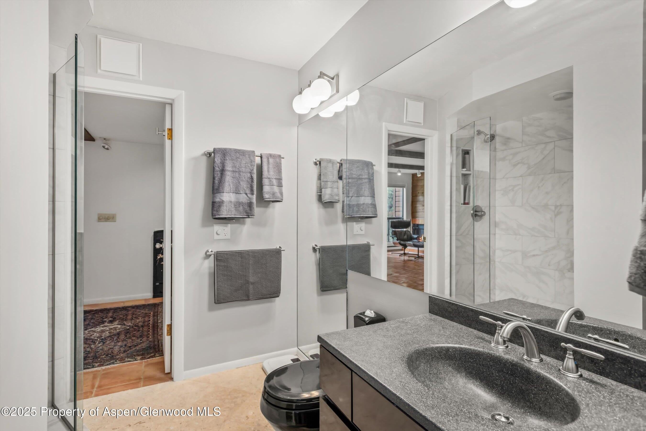 824 E Hopkins Avenue – photo 4