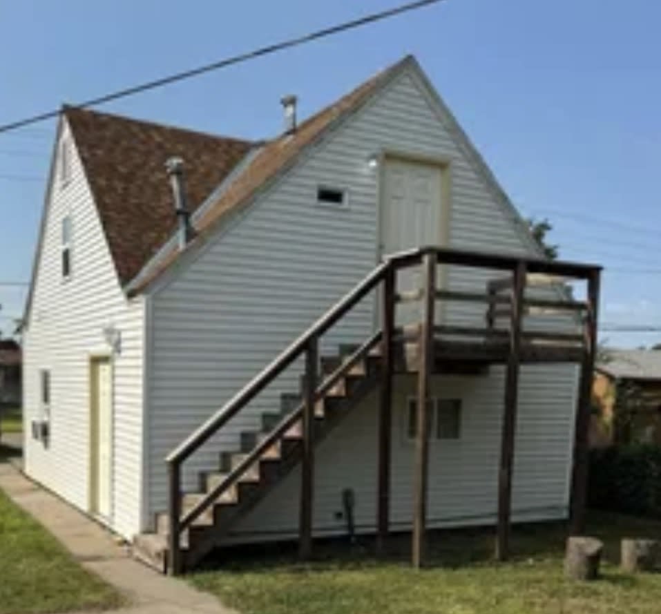 207 E 15th St – photo 1
