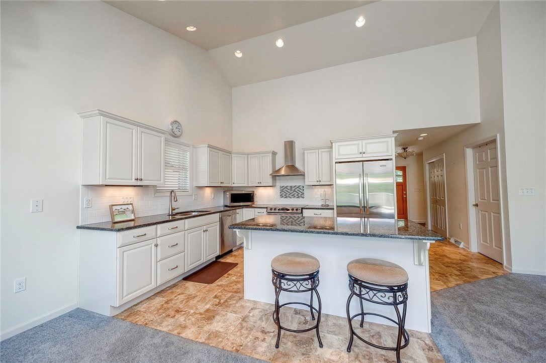 320 N Lakeside Dr – photo 4